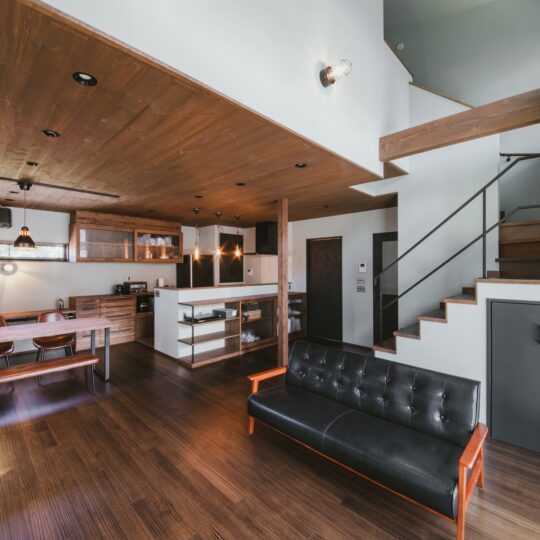 吹抜けで開放的な間取り