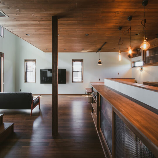 無垢板張りの天井