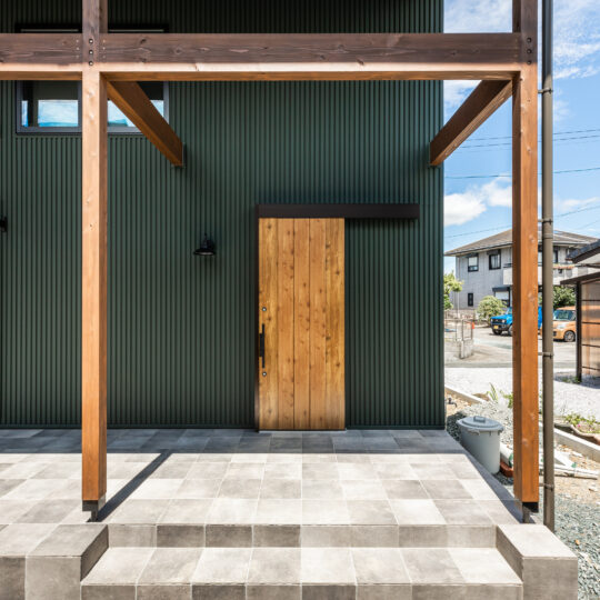 アウトドアテイストの外観