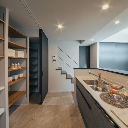 壁一面パントリー