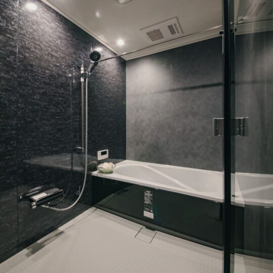 スタイリッシュな浴室