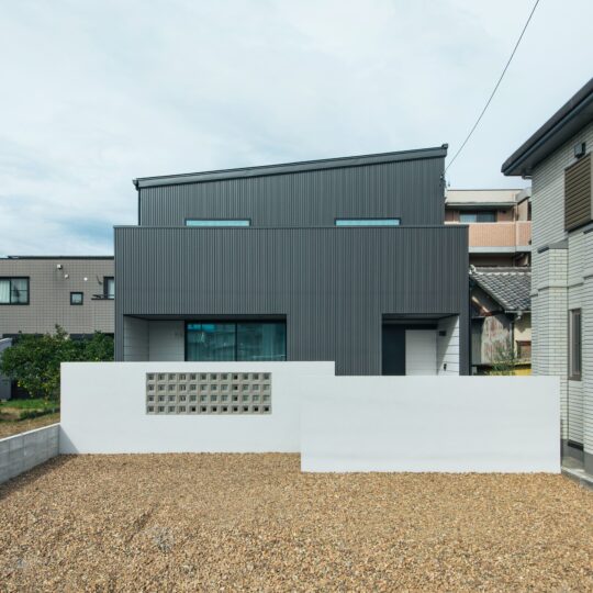 シンプルモダンな外観