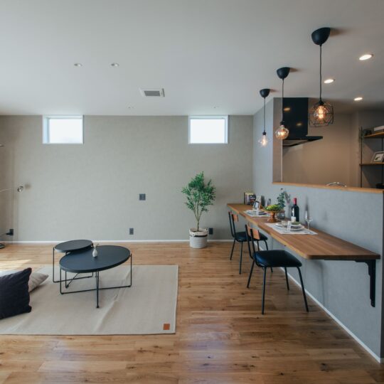 ローテーブルでの食卓