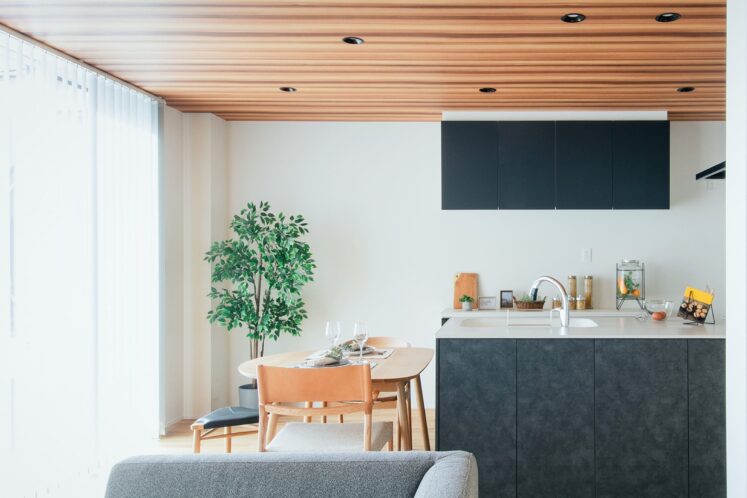 【最新ルームツアーを解説！】WICの奥に「秘密基地」?！夫の夢を叶えた1.5畳の隠れ家書斎と、妻が喜ぶ家事ラク動線