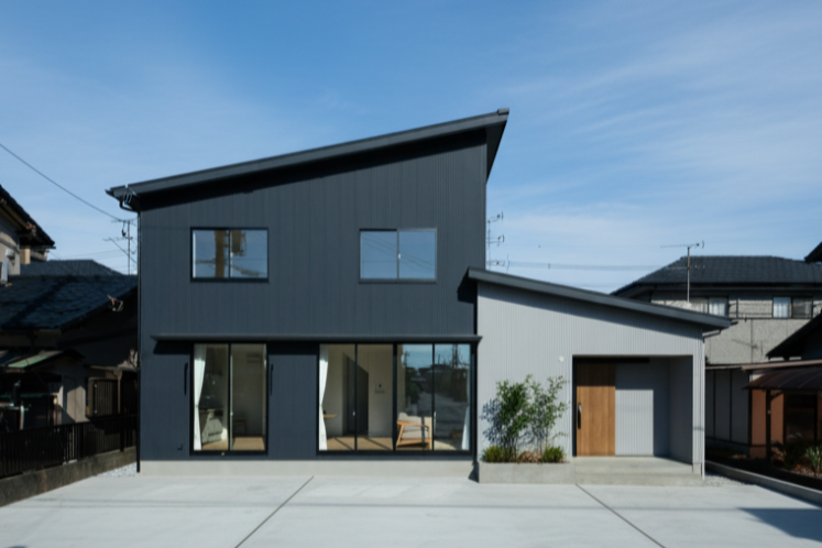 【保存版】ただ「強い」だけでは足りない。一級建築士が考える、災害後も家族を守り抜く「レジリエンス住宅」とは？